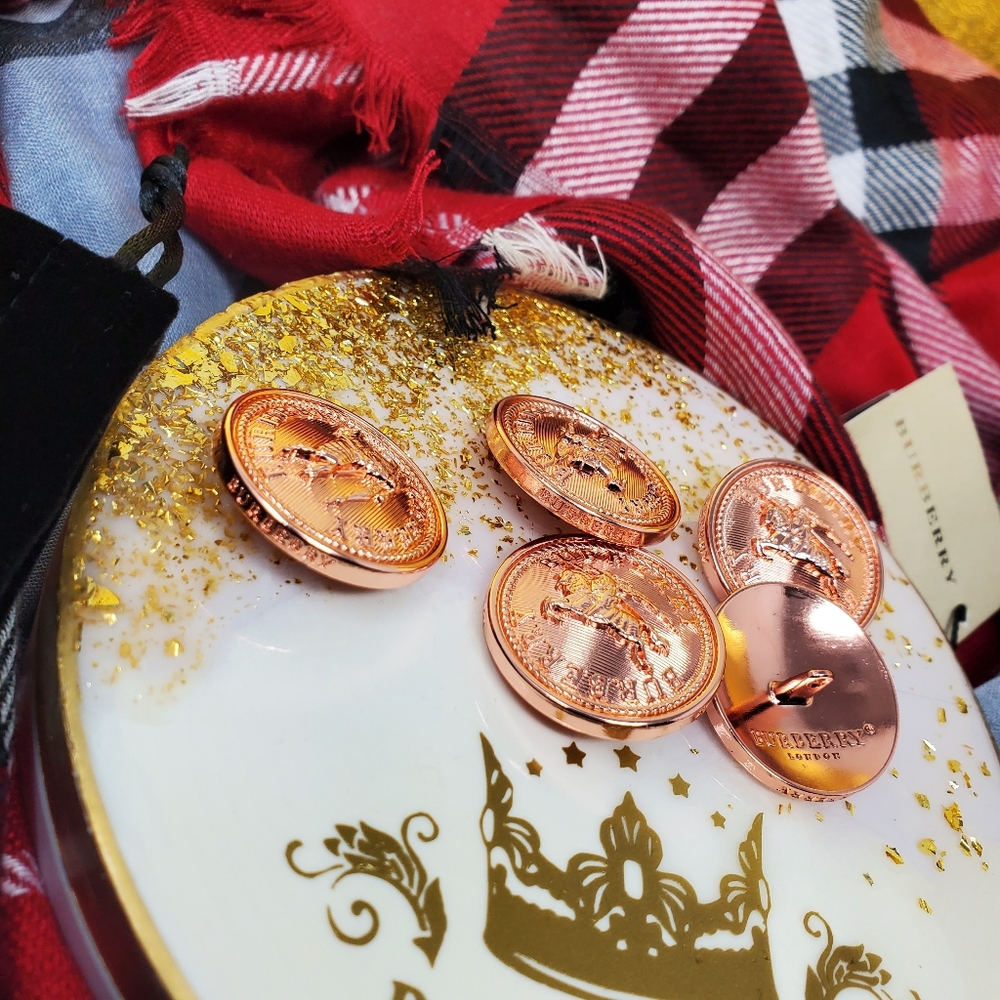 BURBERRY BUTTONS - Picture 15 of 16